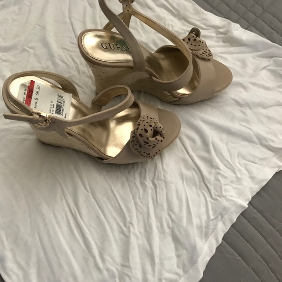 NWT wedged sandals by Guess! - Picture 2 of 4